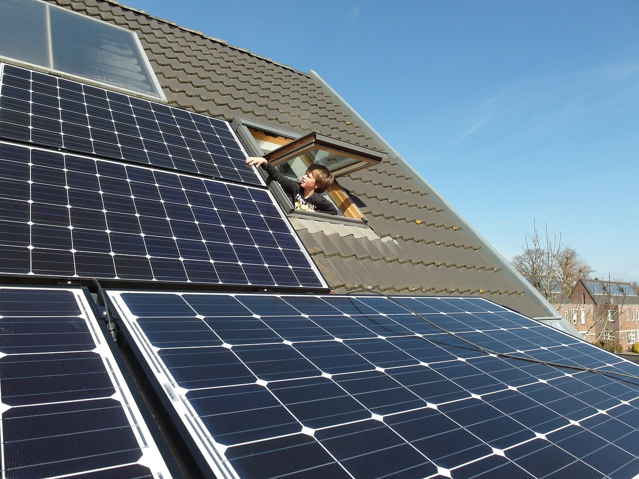 Greenchoice gaat extra kosten rekenen voor zonnepaneelhouders in daluren