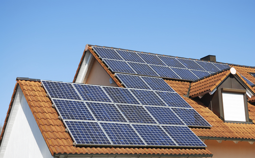 De toename van zonnepanelen laat energieleveranciers een negatieve prijs hanteren