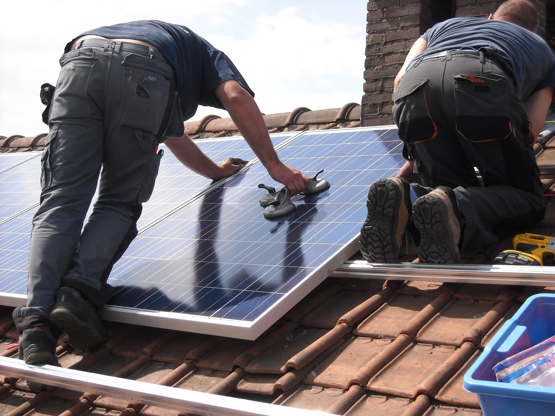 Consumenten krijgen te weinig vergoeding voor teruggeleverde stroom uit zonnepanelen