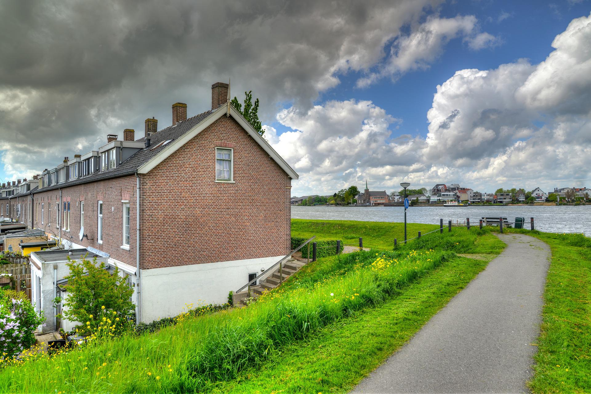 DNB verwacht minder harde stijging van de huizenprijzen in 2023